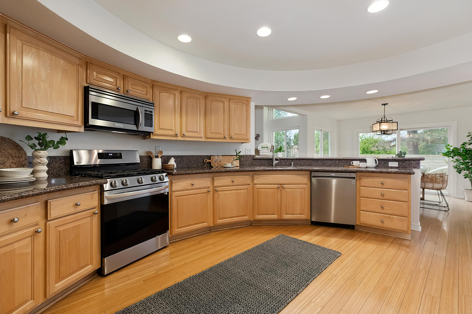 3 Bedrooms Bedrooms, ,2 BathroomsBathrooms,Condominium,Property Portfolio,1089