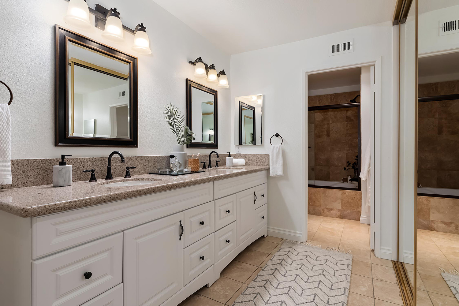 3 Bedrooms Bedrooms, ,2 BathroomsBathrooms,Condominium,Property Portfolio,1089
