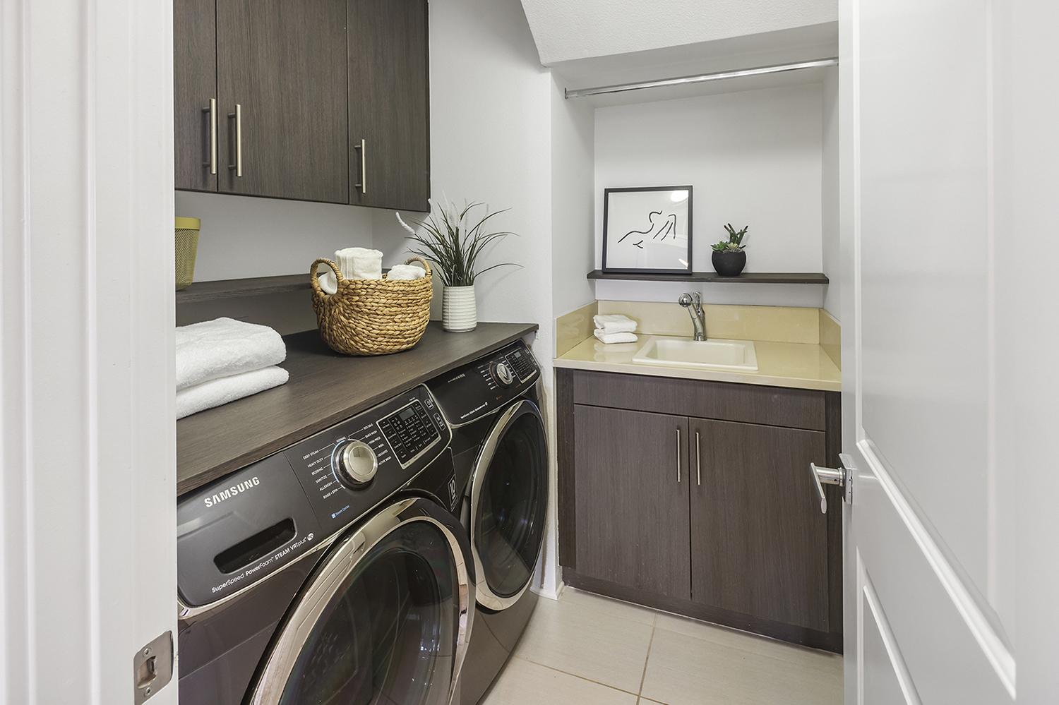 3 Bedrooms Bedrooms, ,3 BathroomsBathrooms,Single Family Home,Property Portfolio,1090