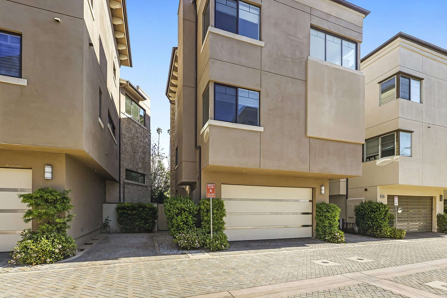3 Bedrooms Bedrooms, ,3 BathroomsBathrooms,Single Family Home,Property Portfolio,1090