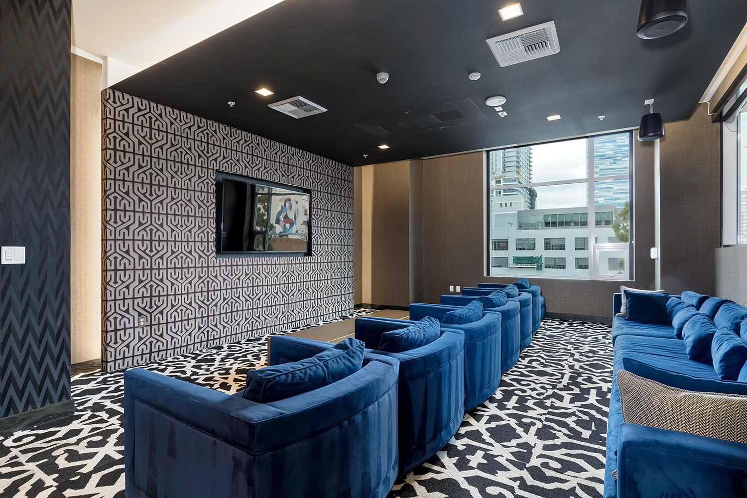 2 Bedrooms Bedrooms, ,2 BathroomsBathrooms,Condominium,Property Portfolio,1092
