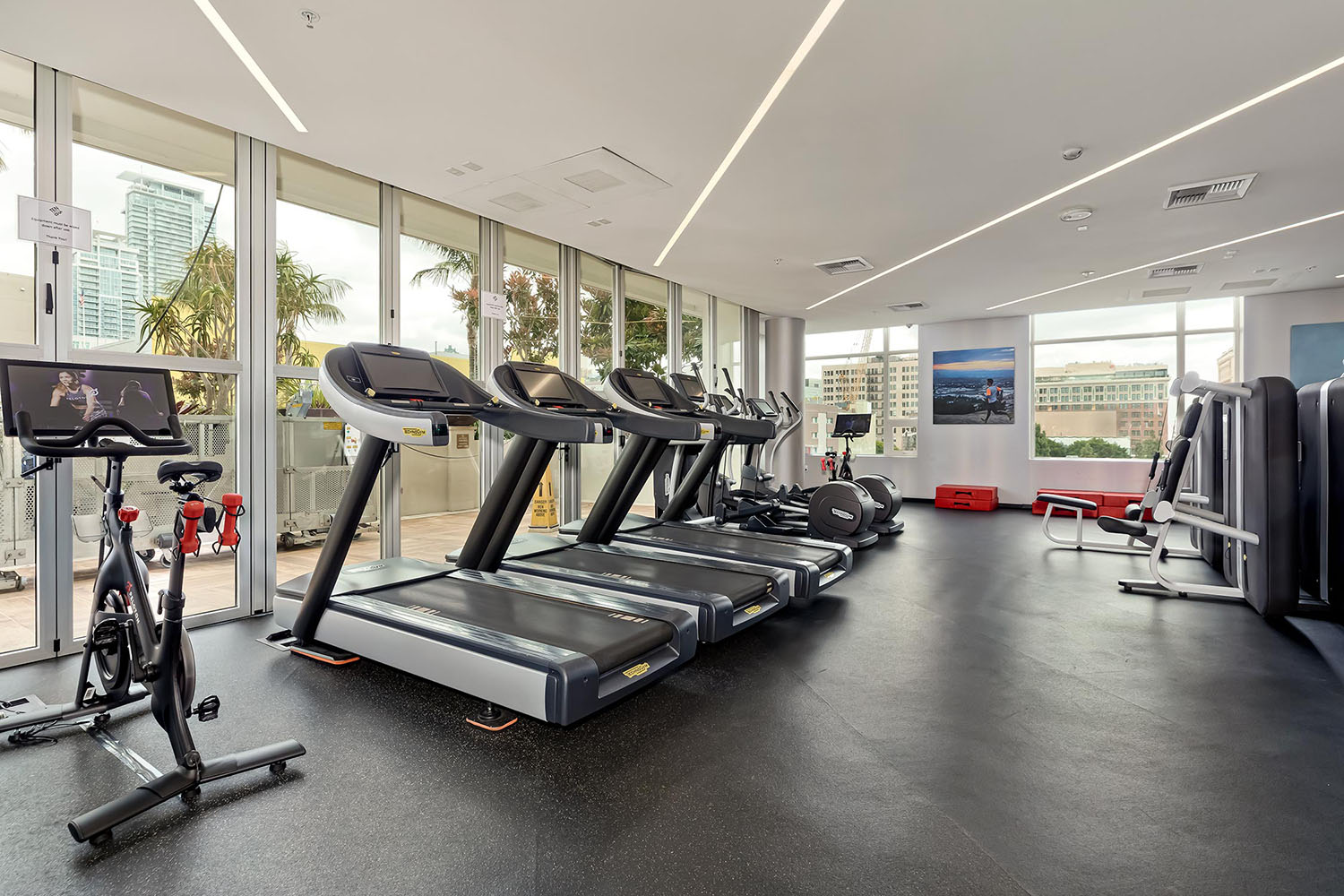 2 Bedrooms Bedrooms, ,2 BathroomsBathrooms,Condominium,Property Portfolio,1092