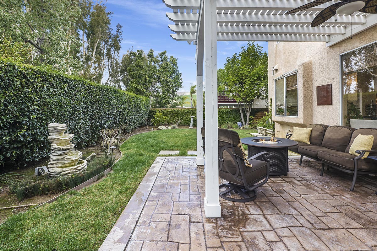 outdoor lounge