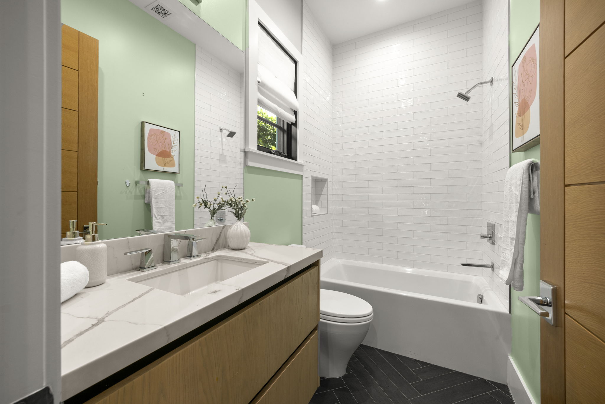 5 Bedrooms Bedrooms, ,5 BathroomsBathrooms,Single Family Home,Property Portfolio,1112