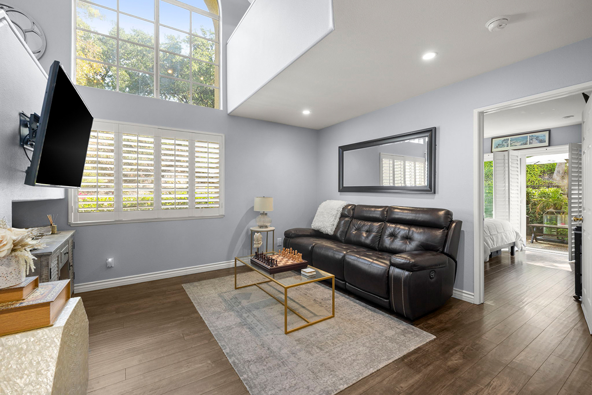 3 Bedrooms Bedrooms, ,2 BathroomsBathrooms,Condominium,Property Portfolio,1113