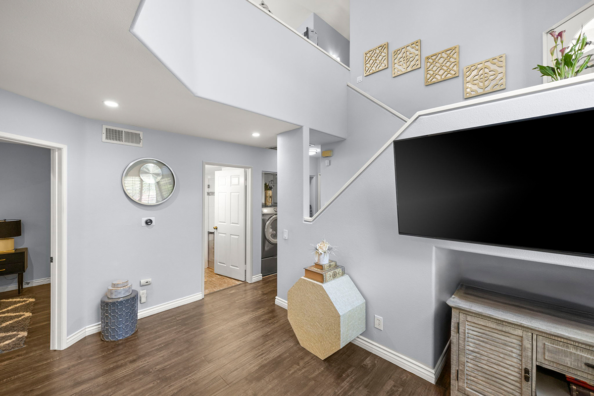 3 Bedrooms Bedrooms, ,2 BathroomsBathrooms,Condominium,Property Portfolio,1113