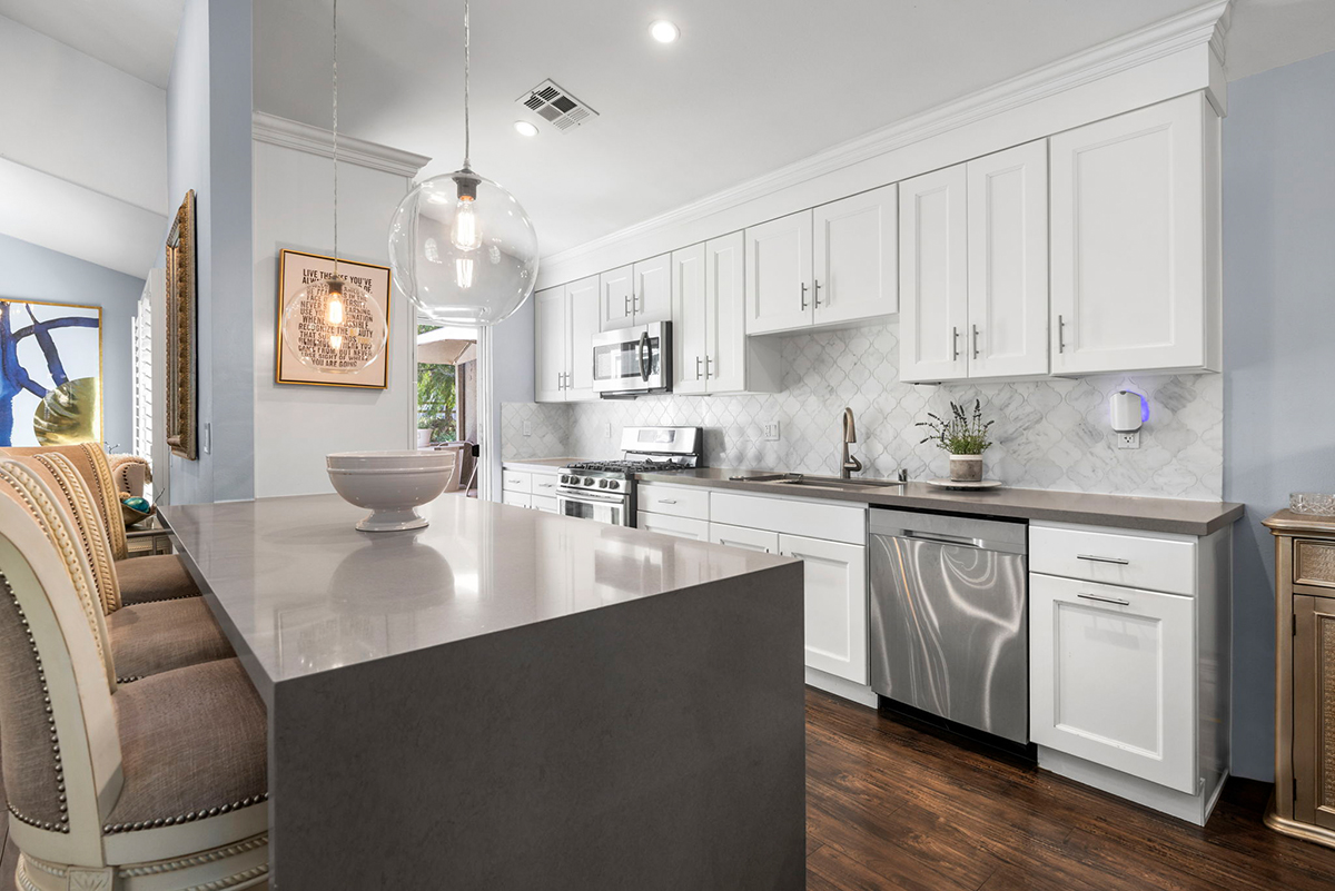 3 Bedrooms Bedrooms, ,2 BathroomsBathrooms,Condominium,Property Portfolio,1113