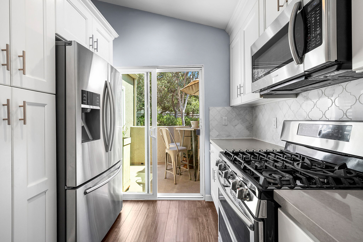 3 Bedrooms Bedrooms, ,2 BathroomsBathrooms,Condominium,Property Portfolio,1113