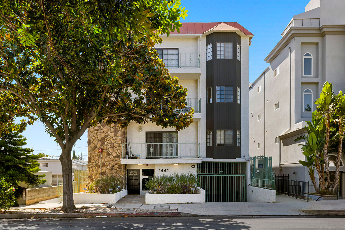 2 Bedrooms Bedrooms, ,2 BathroomsBathrooms,Condominium,Property Portfolio,1114
