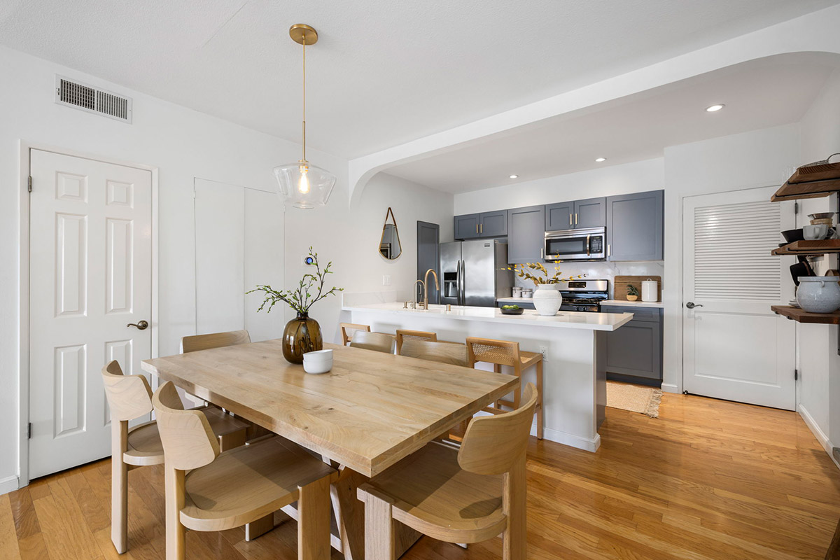 2 Bedrooms Bedrooms, ,2 BathroomsBathrooms,Condominium,Property Portfolio,1114