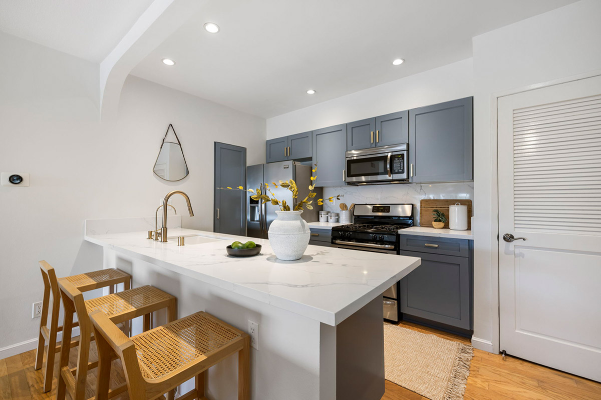 2 Bedrooms Bedrooms, ,2 BathroomsBathrooms,Condominium,Property Portfolio,1114