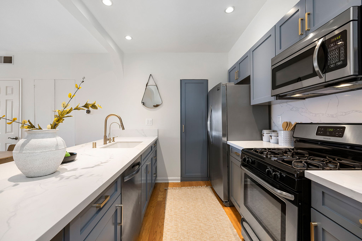 2 Bedrooms Bedrooms, ,2 BathroomsBathrooms,Condominium,Property Portfolio,1114