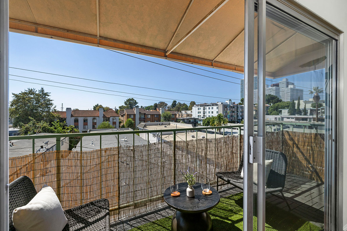 2 Bedrooms Bedrooms, ,2 BathroomsBathrooms,Condominium,Property Portfolio,1114