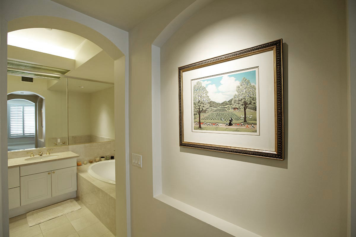 Bath 2 / Hall