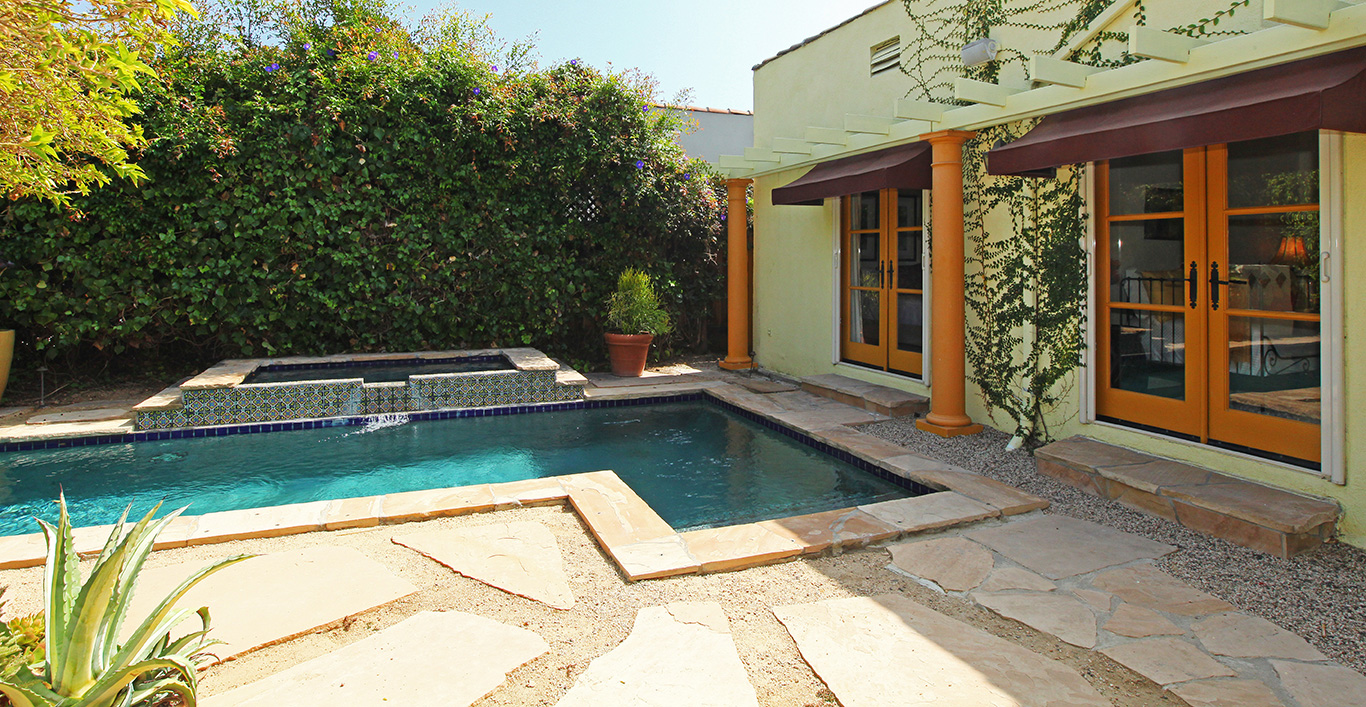 Yard / Pool