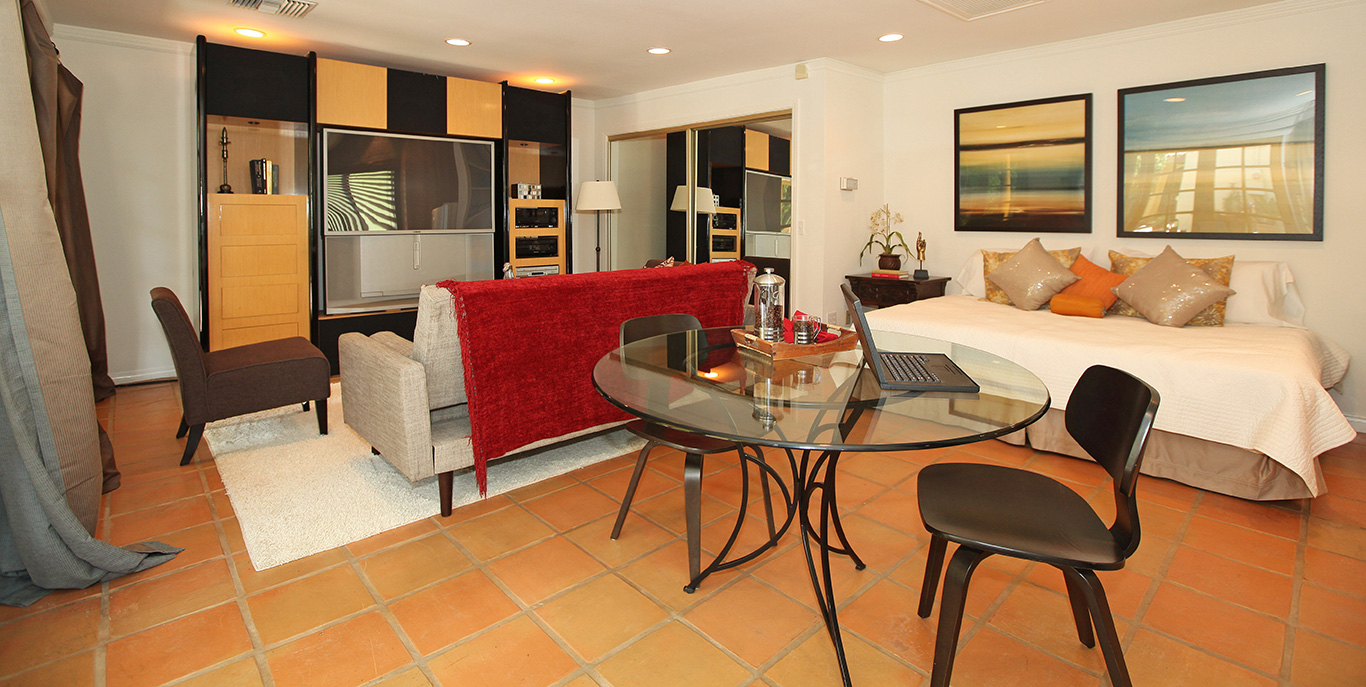 Guest House / Living