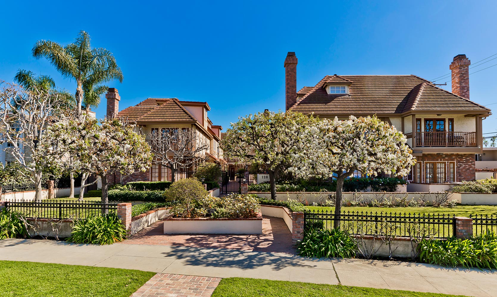 128 Georgina Avenue,Santa Monica,90402,2 Bedrooms Bedrooms,2 BathroomsBathrooms,Condominium,Georgina Avenue,1062