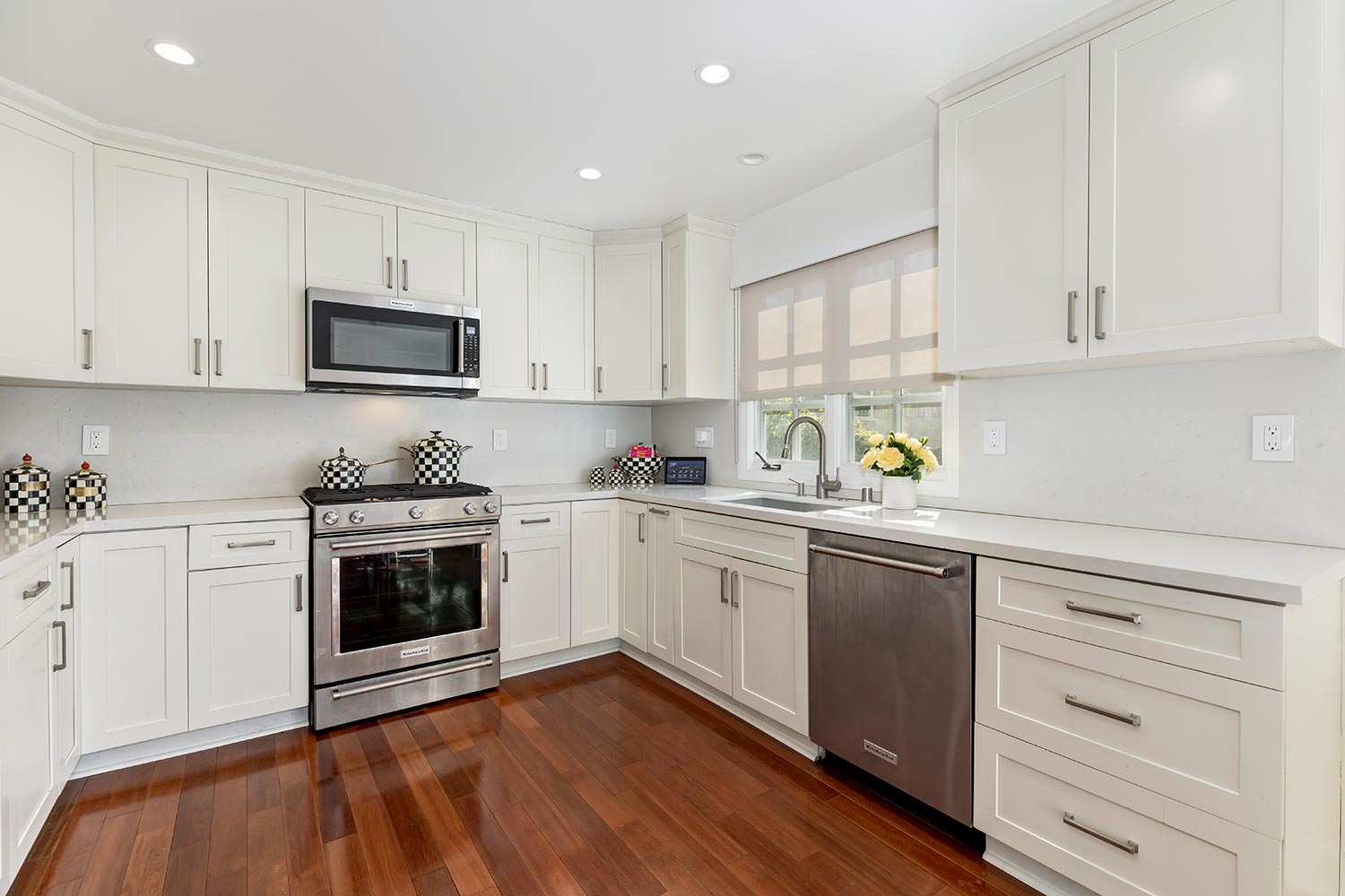 128 Georgina Avenue,Santa Monica,90402,2 Bedrooms Bedrooms,2 BathroomsBathrooms,Condominium,Georgina Avenue,1062
