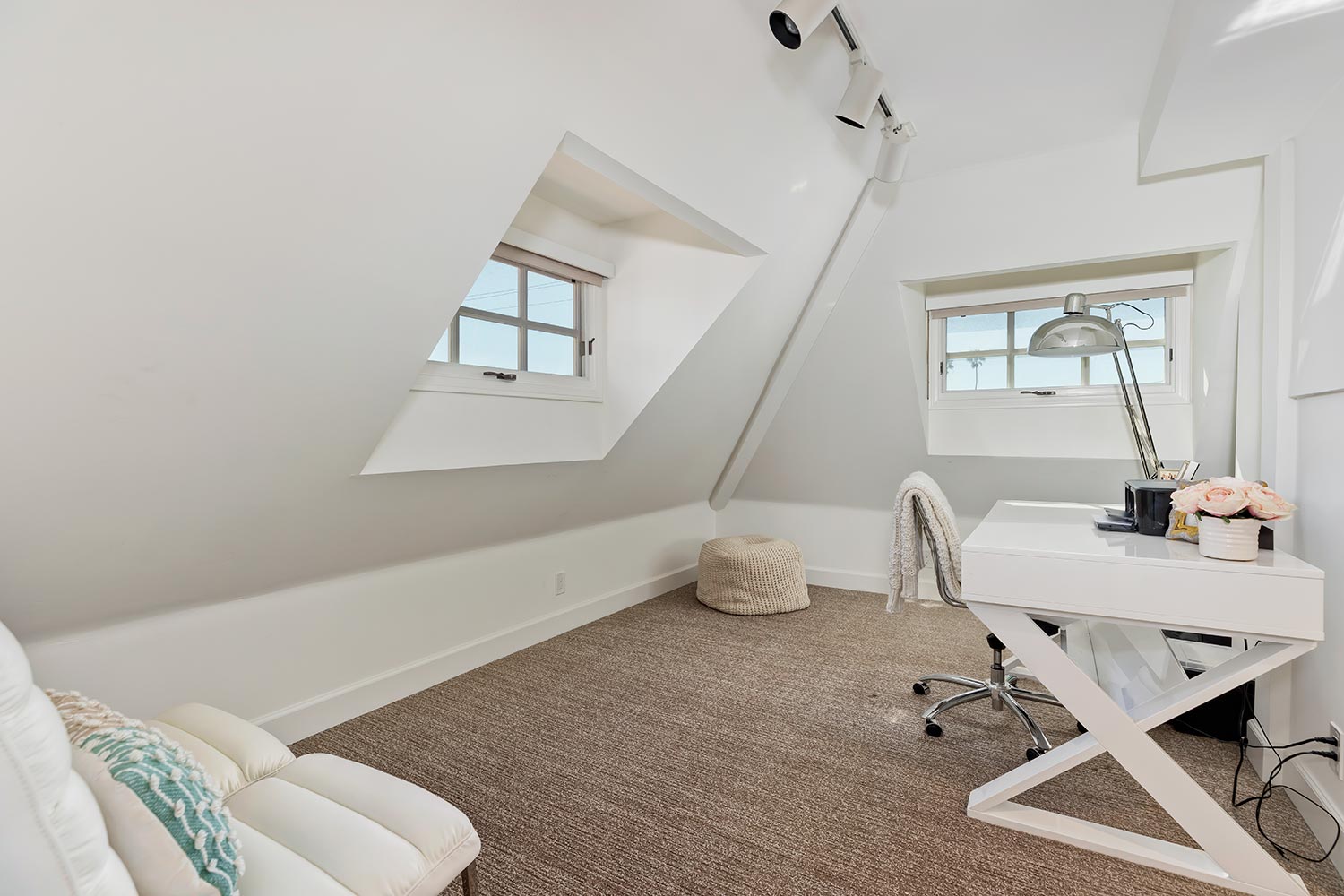 128 Georgina Avenue,Santa Monica,90402,2 Bedrooms Bedrooms,2 BathroomsBathrooms,Condominium,Georgina Avenue,1062